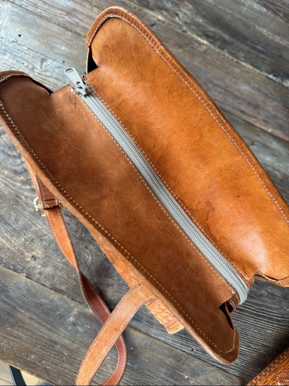 Leaders in leather vintage‎ artisan Paraguayan hand tool satchel with wallet